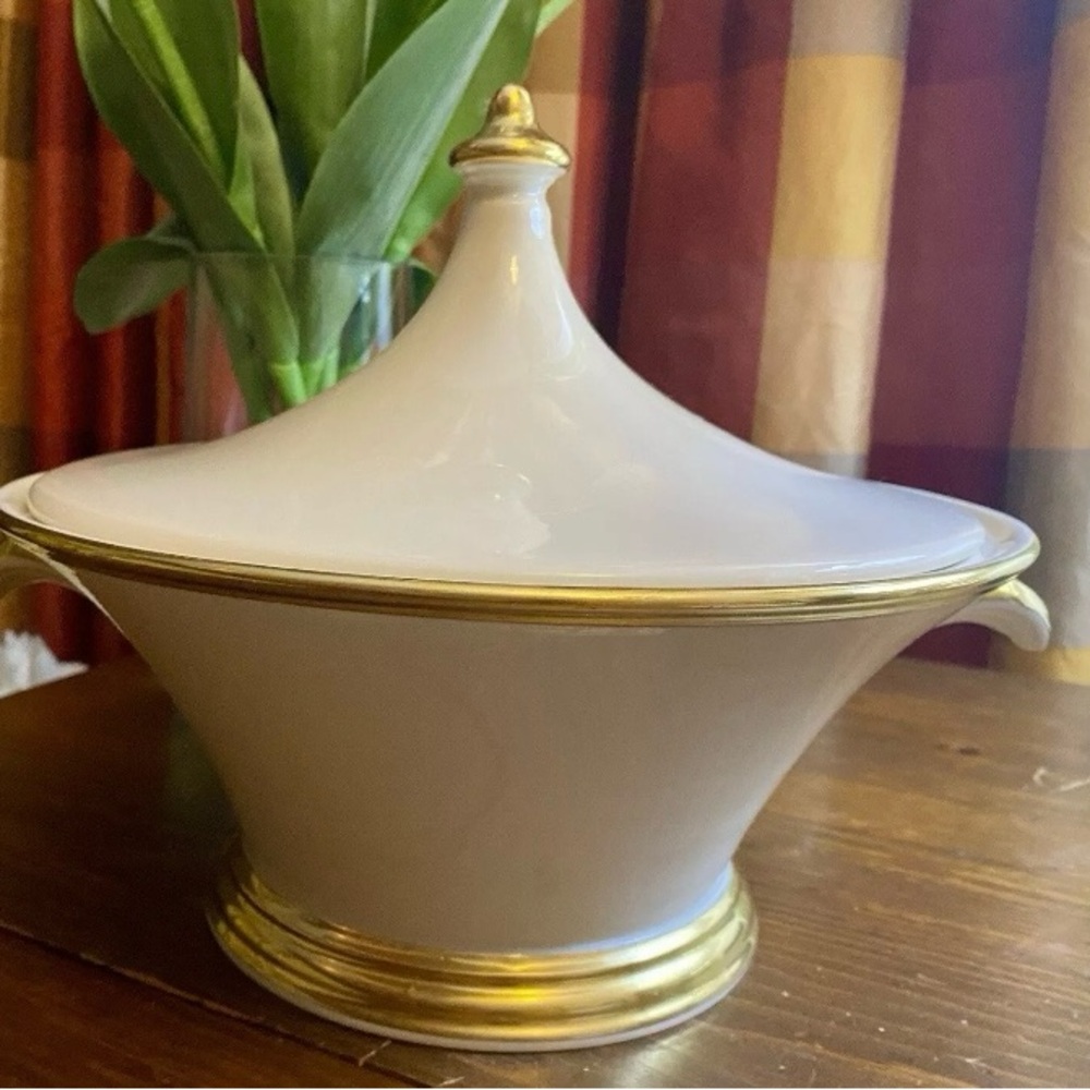 NWT Lenox Eternal 14” Round Covered Veg Bowl, Extremely RARE Discontinued $400 - Picture 1 of 8